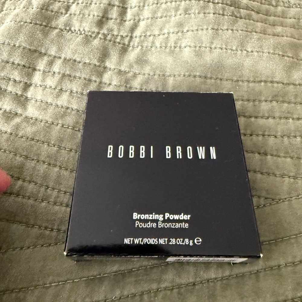 Bobbi Brown Bronzing Powder in Sleek Black